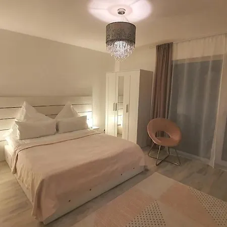 아파트 Boutique Peaceful Oasis With Excellent Connections *