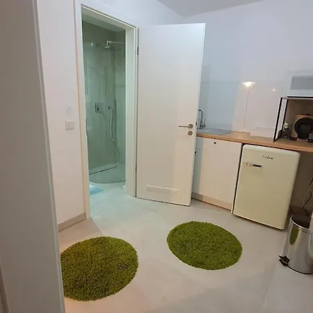 Boutique Peaceful Oasis With Excellent Connections 아파트